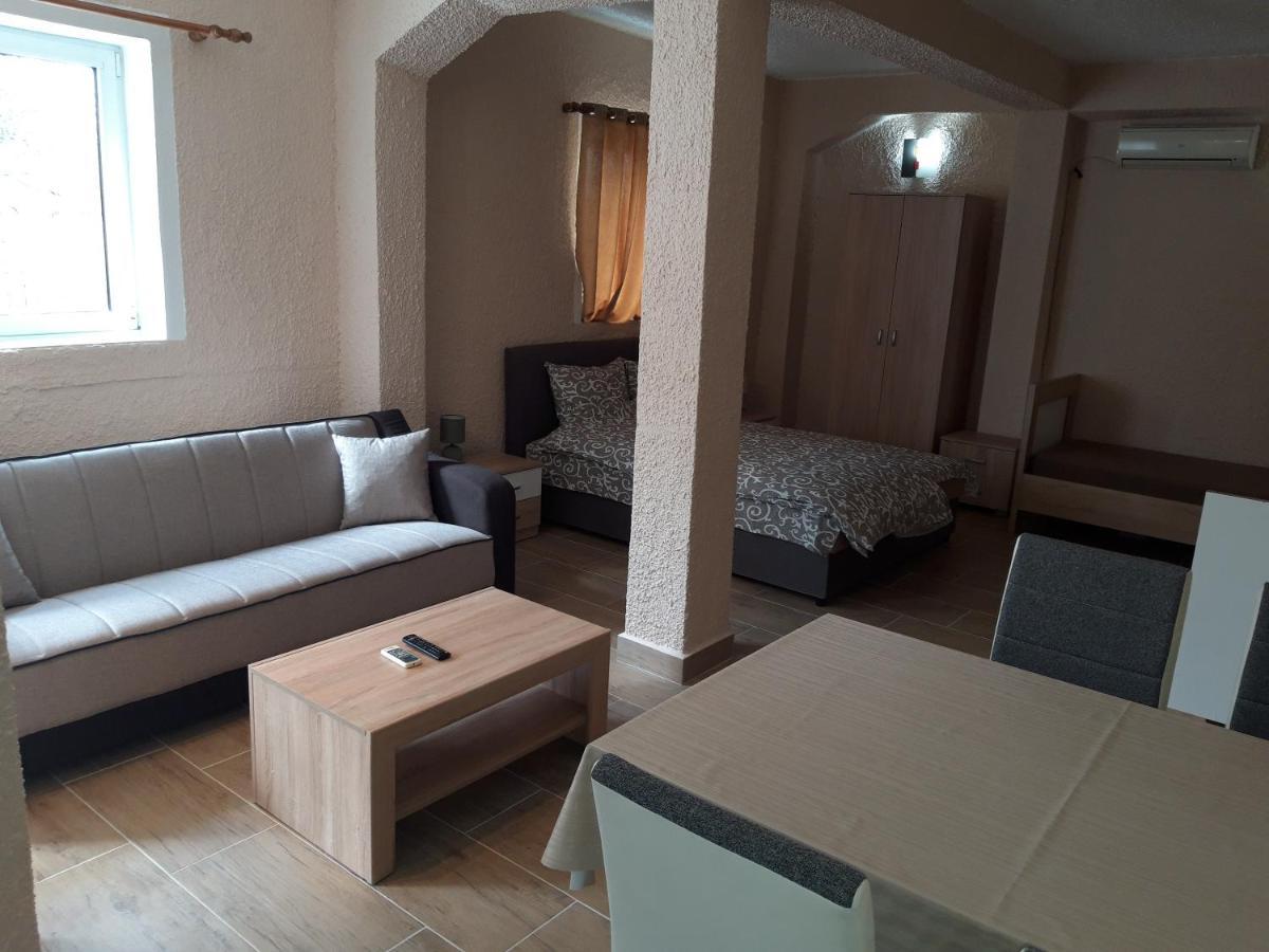 Kazablanka Rooms Aerodrom Susunja Buitenkant foto