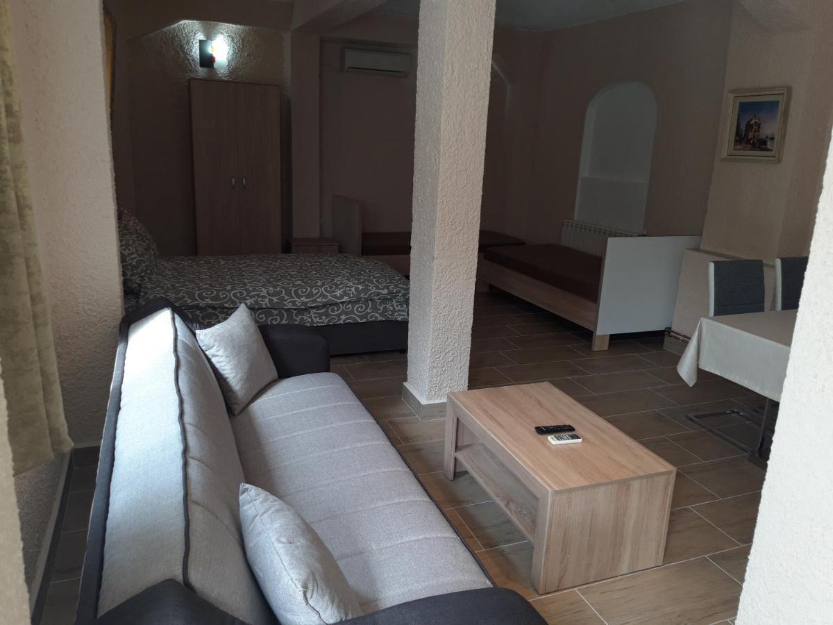 Kazablanka Rooms Aerodrom Susunja Buitenkant foto